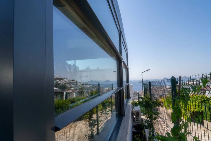 Retractable Guillotine Systems: Combining Elegance and Functionality